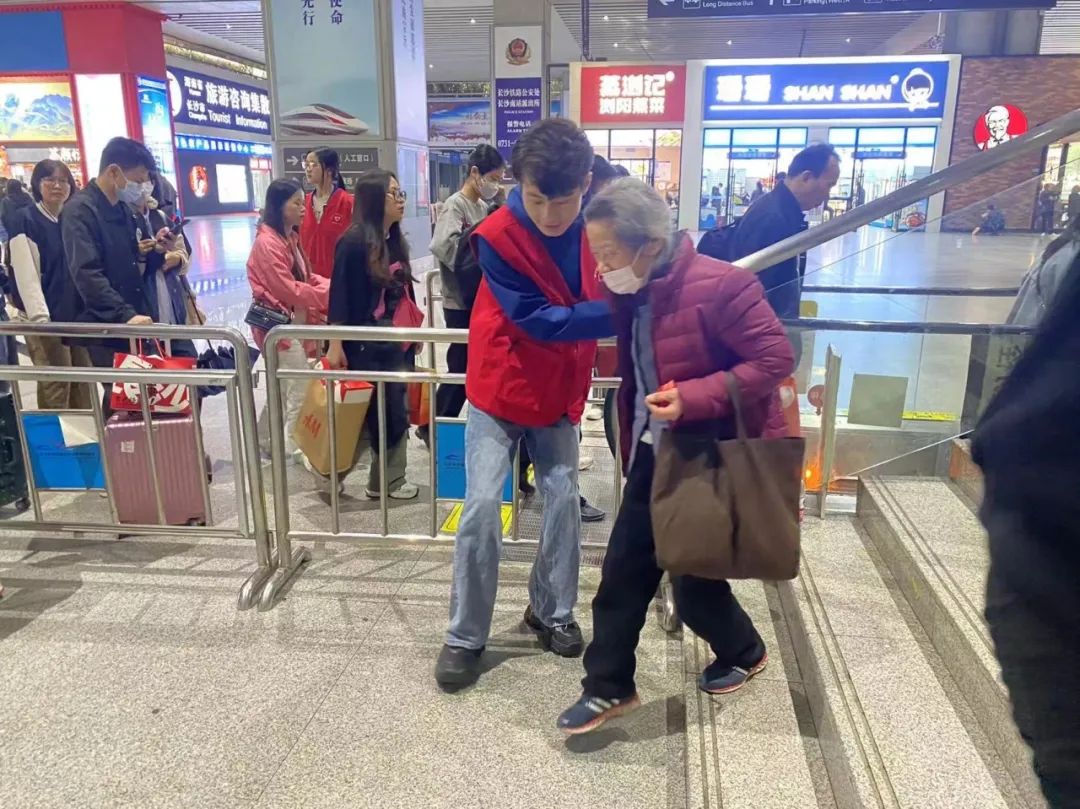 创建站15年来历史新高！长沙火车南站当日发送旅客20.97万人次